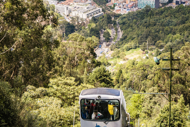 Wanderung Monserrate + Guide 2 Std. VIP Tickets Skip the lineMonserrate 2 Stunden VIP Tickets