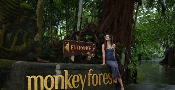 Bali/Ubud: Kanto Lampo Waterfall, Monkey Forest & Swing Tour