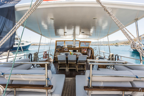 Chania: Luxury Gulet Cruise to Balos & Gramvousa with Lunch