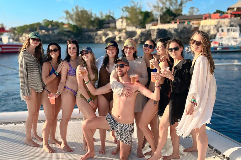 牙买加：骑马探秘与日落双体船巡游牙买加：骑马体验与日落双体船巡游