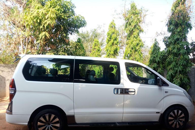 Prywatny transfer z lotniska w Siem Reap w obie strony minivanem AC