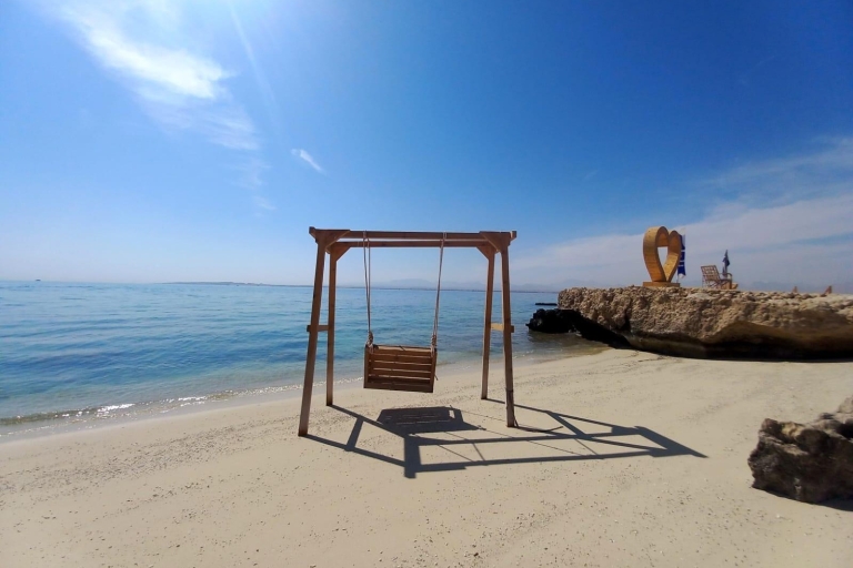 Hurghada : Go Luxury To Magawish Island W Snorkel & Lunch (en anglais)Hurghada : Excursion privée en bateau de luxe sur l'île de Magawish