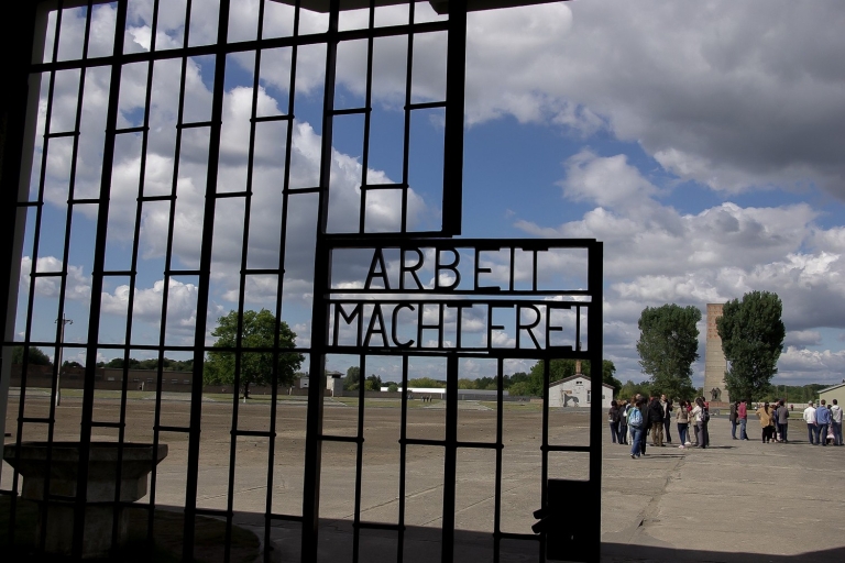 Berlin & Sachsenhausen: 5-Hour Tour "Third Reich" by VW-Bus Private Tour