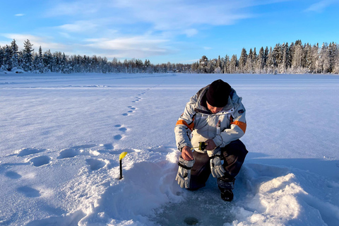 Levi: Excursión de pesca en hielo en grupo reducido