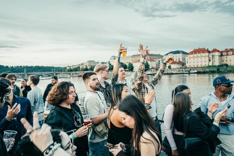 I Prag: Spritkryssning med 2 timmars öppen bar och klubbinträde