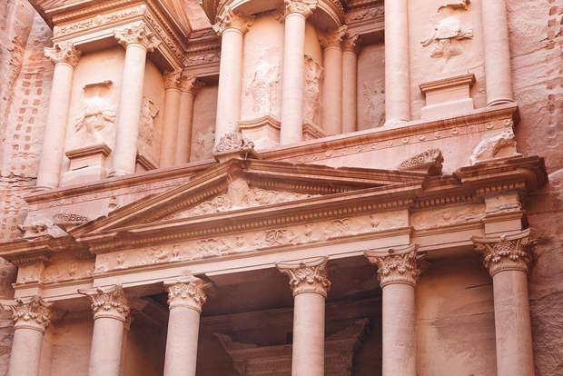 Von Amman aus: Petra, Wadirum, Akaba und das Tote Meer - eine 2-tägige Tour.