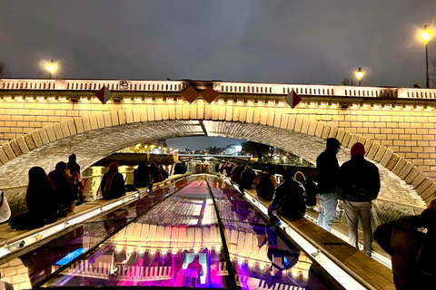 Paris: Day or Evening River Cruise with Musical Ambiance Paris: Evening River Cruise with Musical Ambiance & Postcard