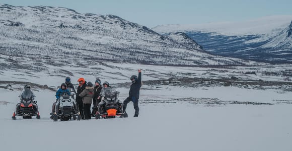 Kiruna: Arctic Wildlife Snowmobile Safari with Lunch