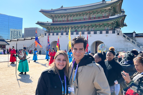 Tour de la ciudad de Seúl: Palacio Gyeongbok, Torre N y mercado localTour de la ciudad de Seúl (día completo): lo moderno y lo tradicional en Seúl