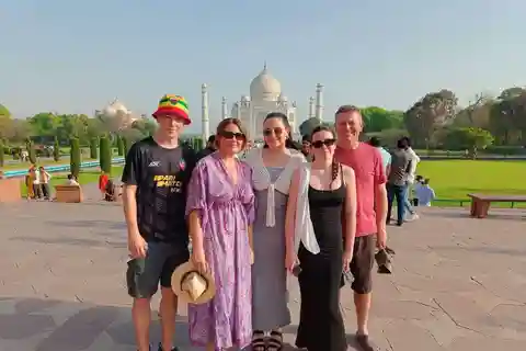 From Delhi: Taj Mahal & Agra Private Tour with 5* lunch