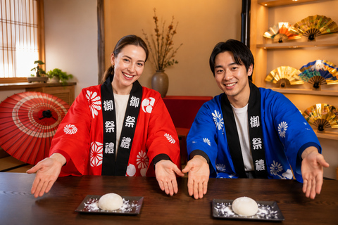 Tokyo: Traditional Mochi Pounding Experience in Shibuya