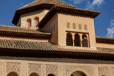 Granada: First Discovery Walk and Reading Walking Tour