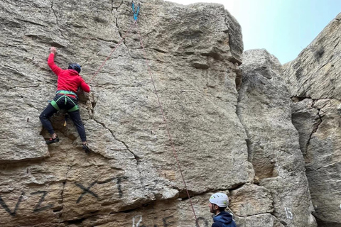 Baku: Nardaran Rock Climbing Experience with Sea Views Baku: Nardaran Rock Climbing Experience with Sea Views