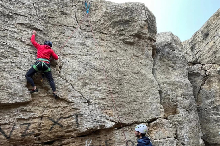 Baku: Nardaran Rock Climbing Experience with Sea Views Baku: Nardaran Rock Climbing Experience with Sea Views