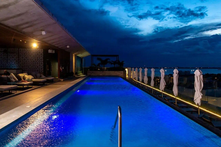 كانكون: ليلة واحدة في أسطح حصرية ونوادي المكسيككانكون: ليلة واحدة في أسطح ونوادي حصرية في المكسيك