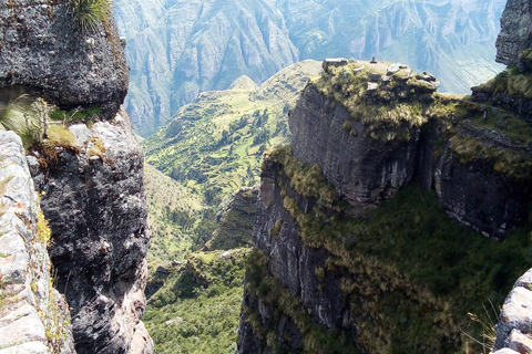AVVENTURA A WAQRAPUCARA: &quot;Viaggio nella Fortezza degli Dei&quot;.