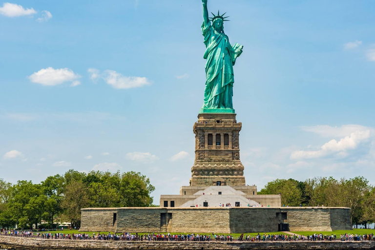 NYC: Rejs wycieczkowy po porcie statkiem Grande MarinerRejs statkiem Grande Mariner wokół Statuy Wolności w Nowym Jorku