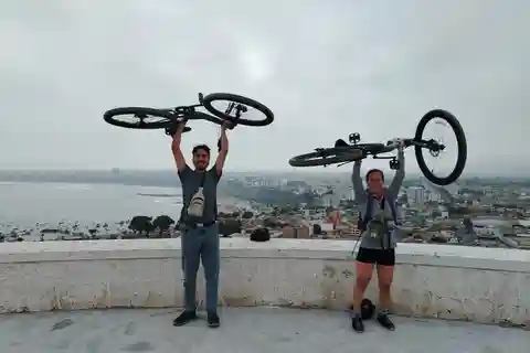 Lima: Bike tour of Miraflores, Barranco and Morro Solar