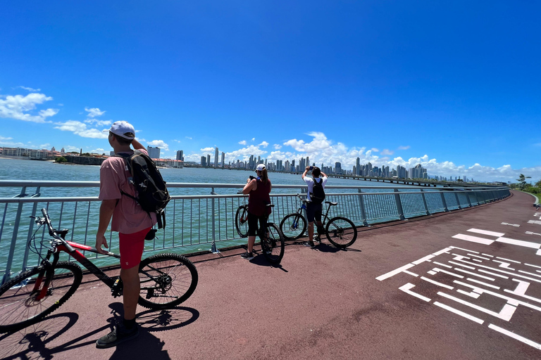 Visite à vélo de la ville de Panama et de son vieux quartier avec un guide local