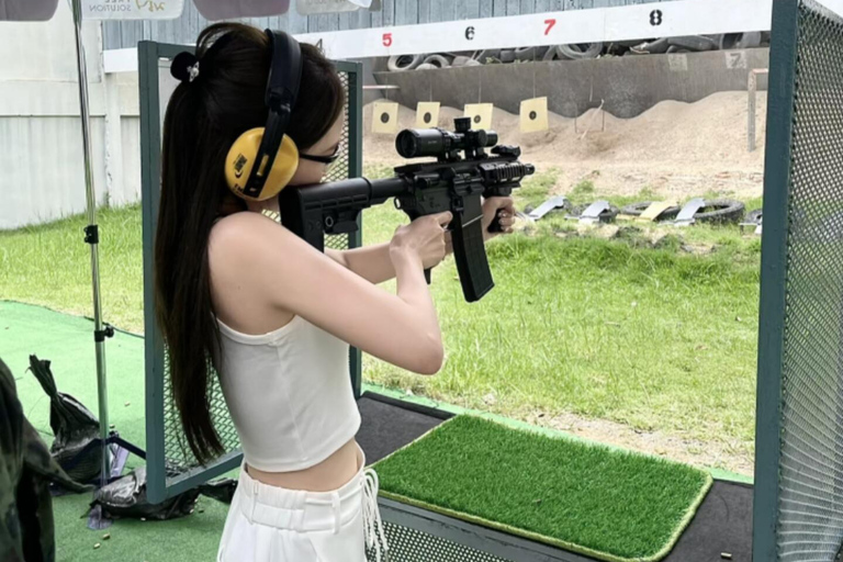 Aventura en el campo de tiro del ejército de Bangkok y visita a una tostadora de caféTiro con .38×25 y .22×50 (1-3 personas) + café de bienvenida