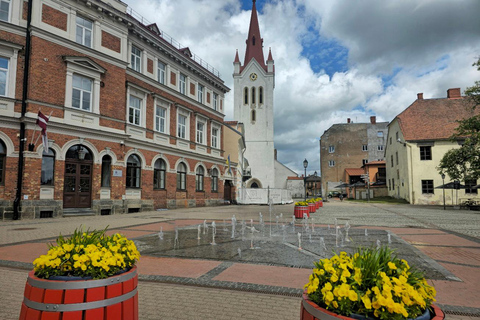 Riga: Līču–Laņģu Cliffs Hike & Cēsis Guided Day Trip