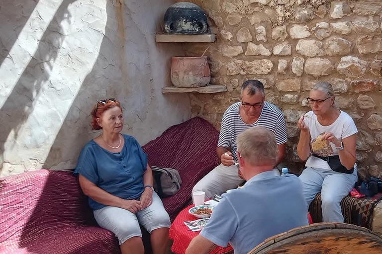 Immersione berbera a Zriba Ollya e degustazione di sapori localiImmersione berbera a Zriba Ollya e assaggio dei sapori locali
