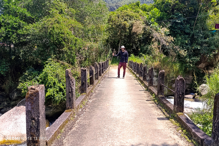 Medellín: tour di un giorno del Tunel de la Quiebra, della ferrovia e delle cascateMedellín: Tour di un giorno del Tunel de la Quiebra, della ferrovia e delle cascate