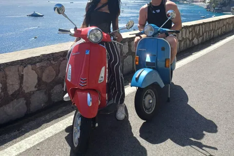 Tour privato della Costiera Amalfitana in Vespa - opzione con guida autonoma
