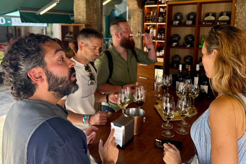 Santiago de Compostela: Food Tour with 6 Tastings & Drinks