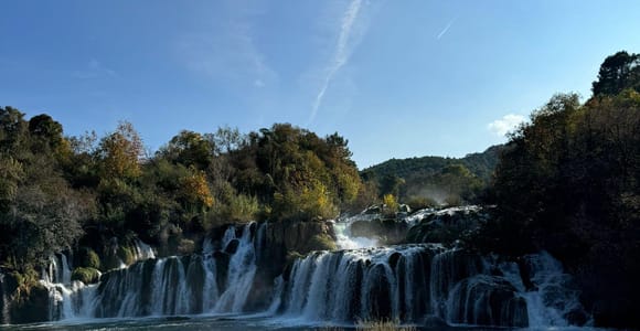 Šibenik: Bootsfahrt im Krka-Nationalpark mit Mittagessen und Schwimmen
