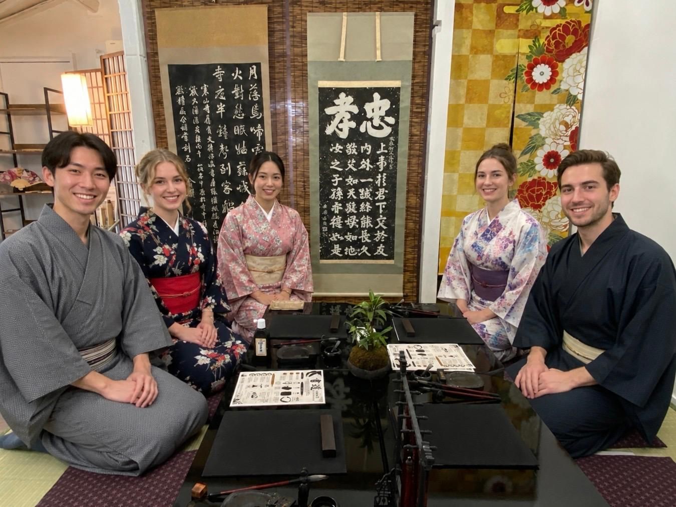 Kyoto: authentische japanische Kalligraphie in einem traditionellen Atelier