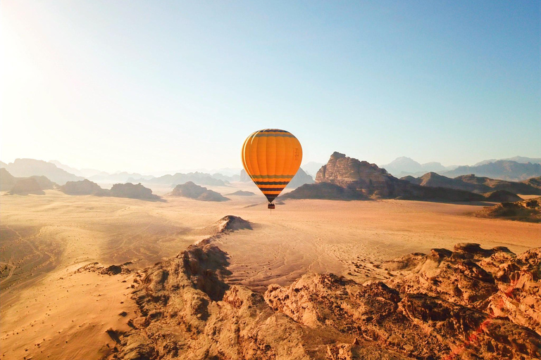 Wadi Rum: 1-Day Sunrise Balloon above Rum Valley & Transfer 1-Day Sunrise Balloon with Jeep Tour and Meals