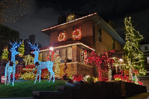 New York: Dyker Heights Christmas Lights Guided Walking Tour Dyker Heights Christmas Tour+transfer from Times Square
