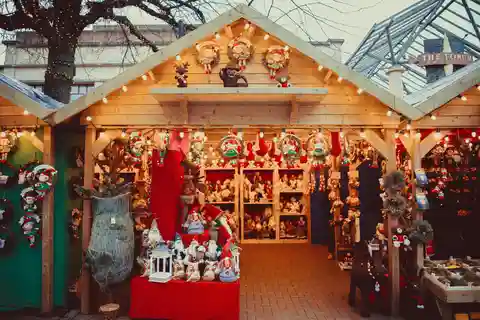 Stockholm: Christmas Markets & Lights Guided Walking Tour