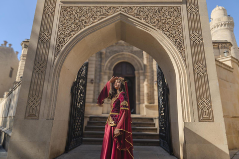 Baku: Traditional Azerbaijani Costume Rental Experience
