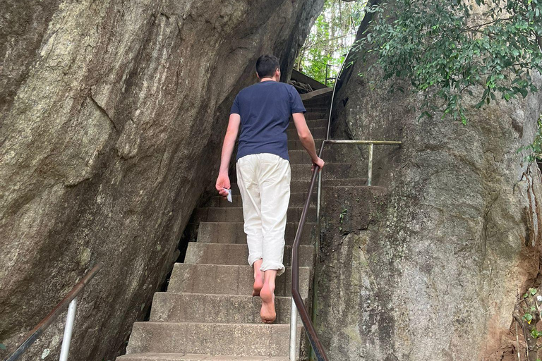 The Best Kandy Tuk-Tuk city Tour with a Professional Guide