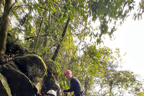 ميديلين: جولة نصف يوم للنزول إلى الشلالات الرائعة.