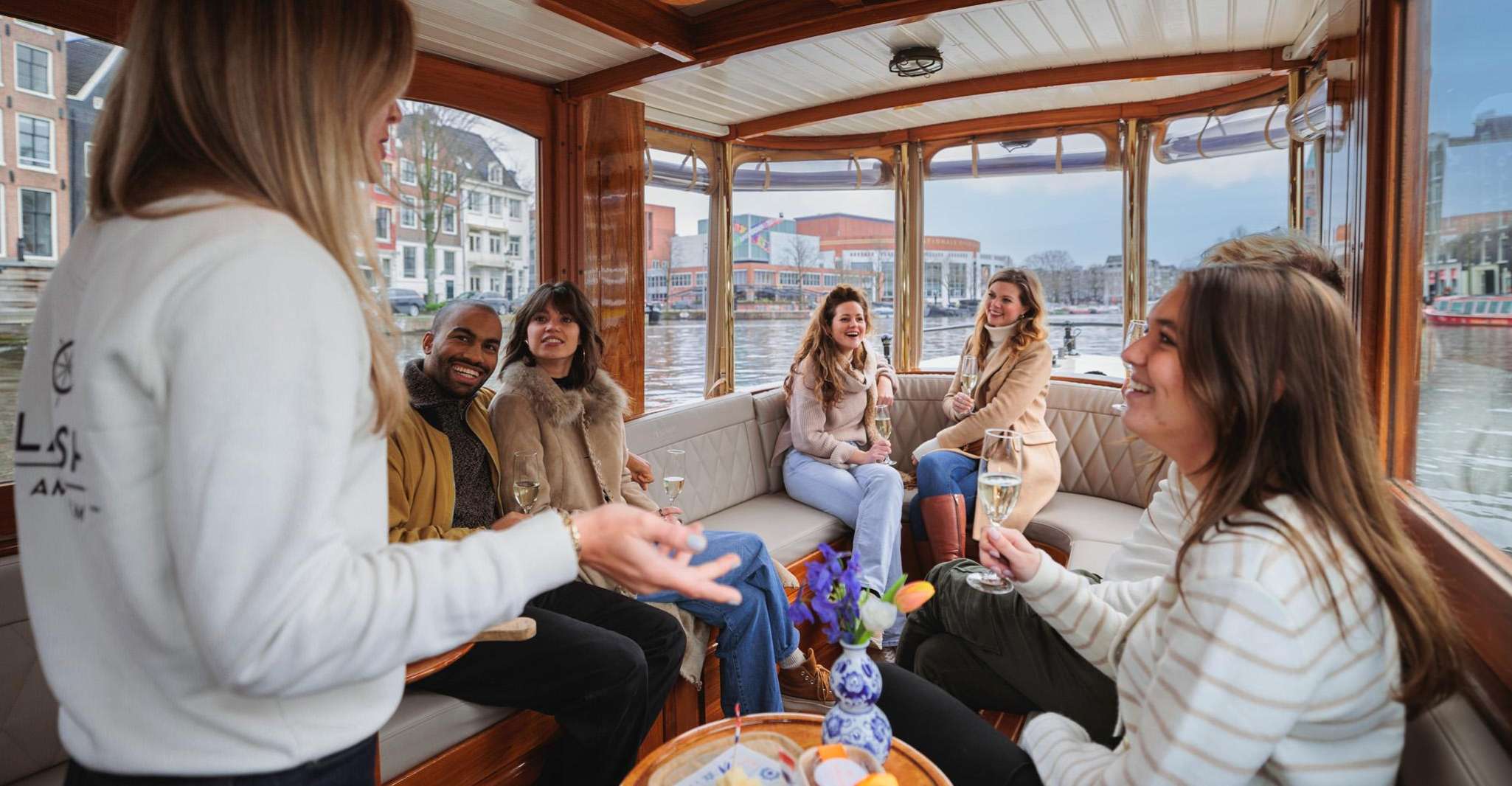 Amsterdam: Canal Cruise with Bubbles & Bites photo 3