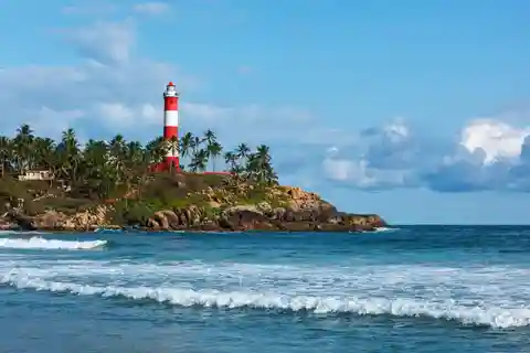 Kovalam: 3-Day Beach Tour with Lighthouse Beach Visit