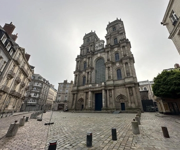 Rennes: Private Guided Walking Tour