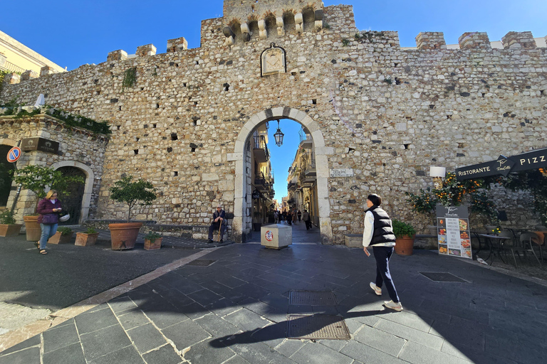 陶尔米纳市中心和游船之旅：贝拉岛和蓝洞小团（每团最少8人，最多16人）