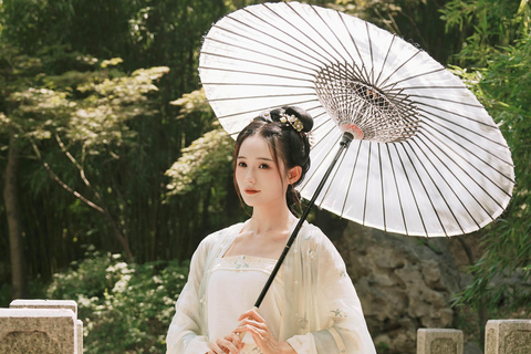 Hangzhou: Hanfu Portrait Shoot at West Lake 1-hour photoshoot