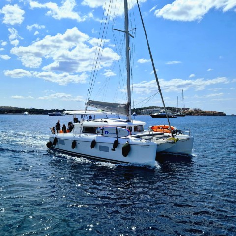 Visit Athens Riviera Catamaran Tour with Meal and Drinks in Athens