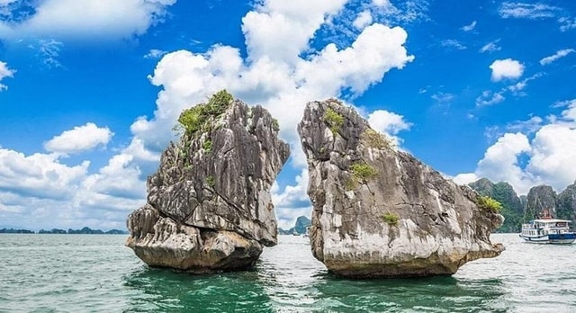 Full Day visit Ha Long Bay UNESCO site with 5Star cruise
