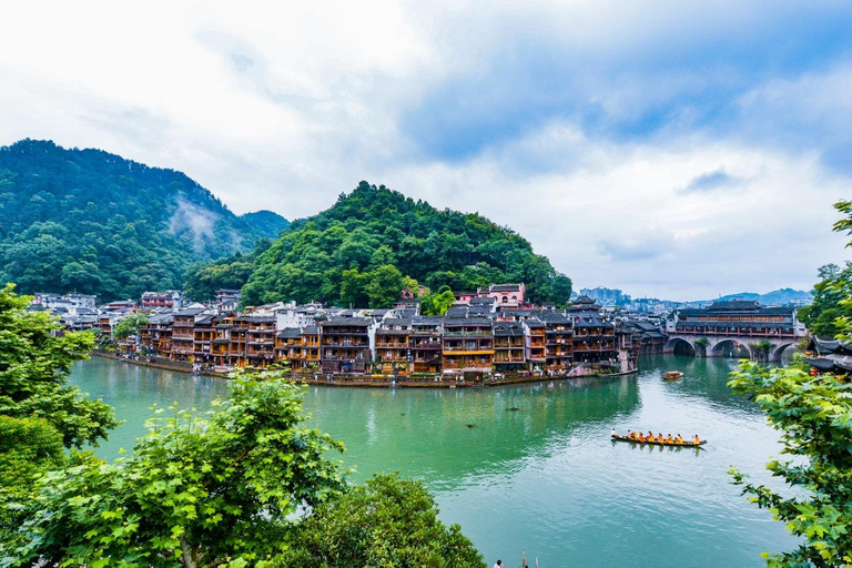 Zhangjiajie: Mystical Peaks & Ancient Towns 3-Day Tour