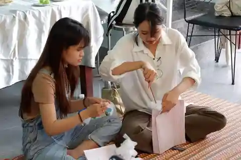 Hue: Royal-style Pillow & Traditional Cake Making Workshop