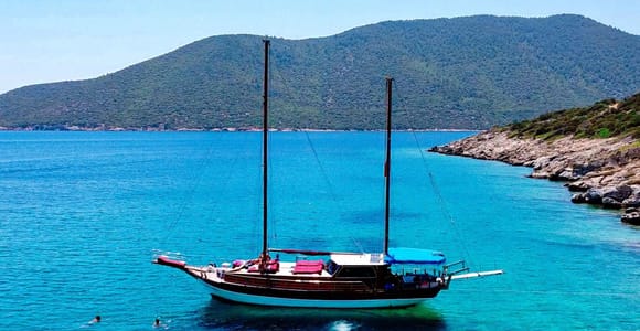 Bodrum: Private Boat Tour with Lunch and Drinks