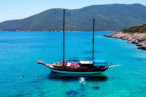 Bodrum: Private Boat Tour with Lunch and Drinks Sunset Tour With Luxury Gulet in Bodrum