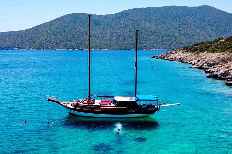 Bodrum: Private Boat Tour with Lunch and Drinks Sunset Tour With Luxury Gulet in Bodrum