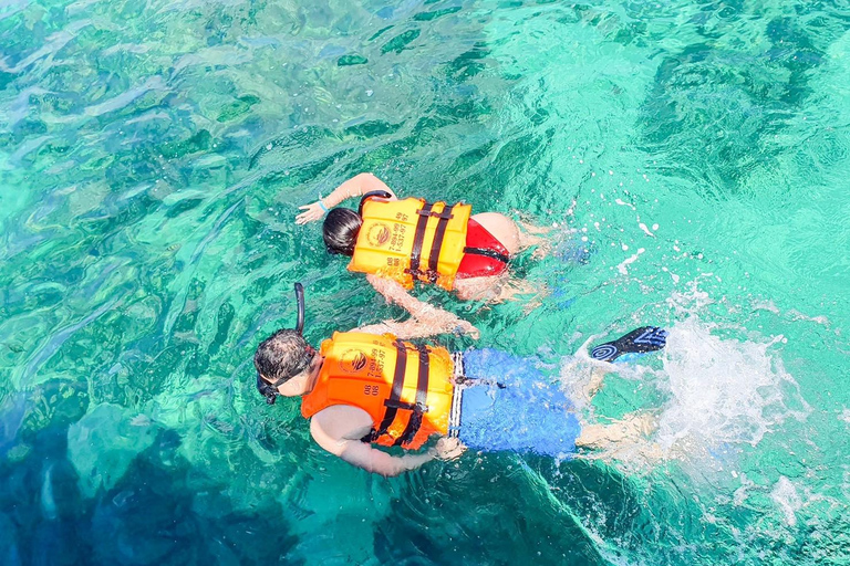 Phuket: Phi Phi Islands Early Bird Speedboat Tour & Buffet